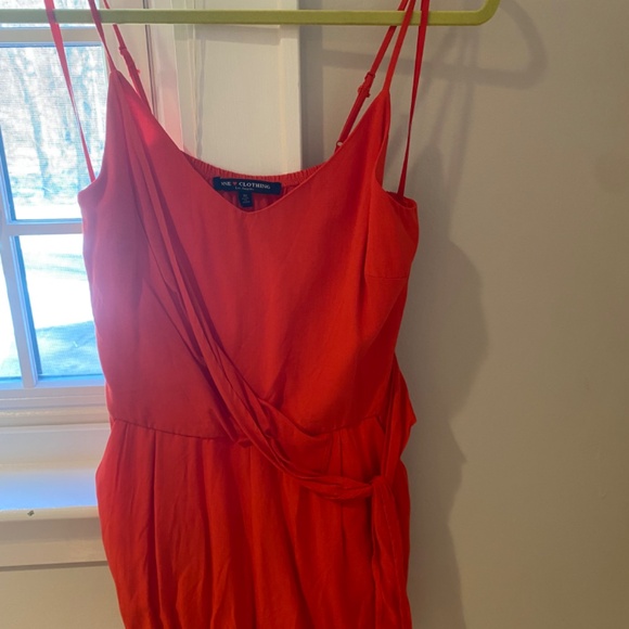 Red unworn romper - Picture 4 of 6